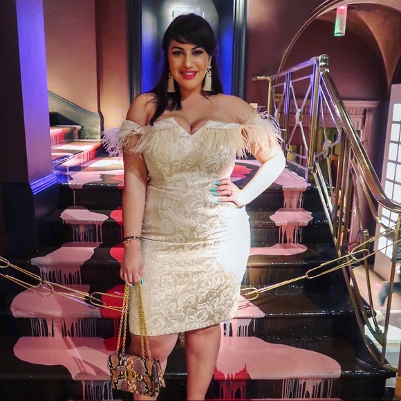 Meet your Posher, Jaclyn - Picture 3 of 3